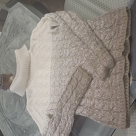 RALPH Lauren Medium Cable Knit Turtle Neck Mohair Blend Sweater - Picture 2 of 6